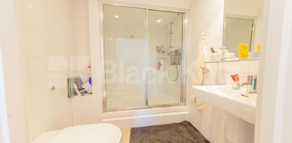 			NO TENANTS ADMINISTRATION FEES , 3 Bedroom, 1 bath, 1 reception Flat			 Shepherds Bush Green, Shepherds Bush